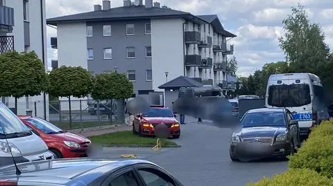 Akcja służb na osiedlu w Wieliszewie