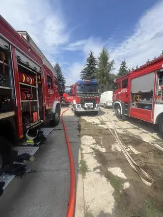 Pożar hal w miejscowości Dziuniun 