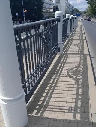 Balustrada na u. Powązkowskiej po renowacji