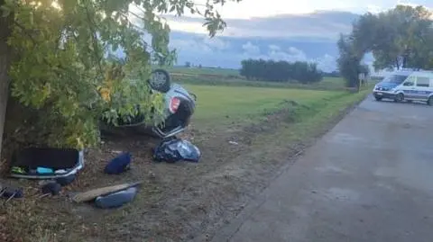 "Zjechał z drogi i uderzył w drzewo. Zginął na miejscu"