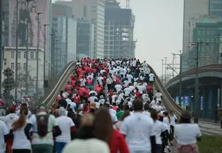 Utworzyli biało-czerwoną wstęgę