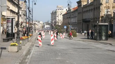 Krakowskie Przedmieście zamknięte. Znów zapada się kostka