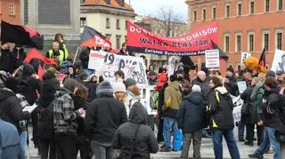 Protest pod kolumną