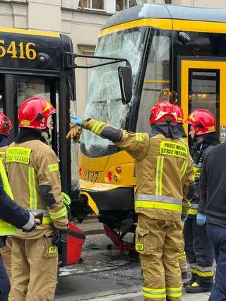 Akcja służb po wypadku w alei "Solidarności"
