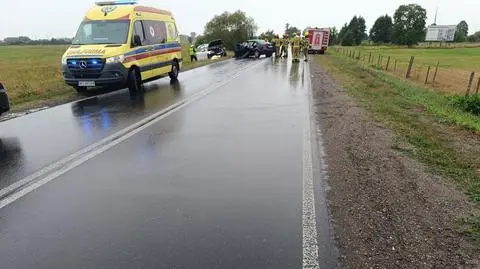  Czołowe zderzenie pod Ostrołęką, jedna osoba nie żyje