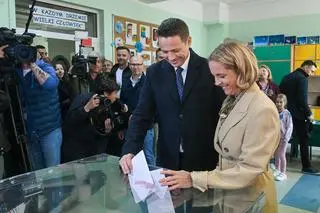 Rafał Trzaskowski głosował w Szkole Podstawowej nr 16 na Ursynowie