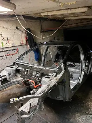 Policjanci znaleźli części kradzionych w Holandii aut