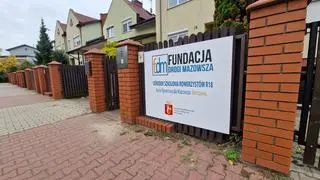 Nauczyciele szkolą się z jazdy na hulajnogach elektrycznych