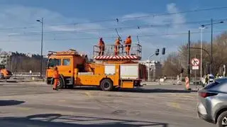 Uszkodzona sieć trakcyjna, pogotowie techniczne blokowało skrzyżowanie
