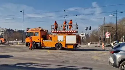 Uszkodzona sieć trakcyjna w Wilanowie