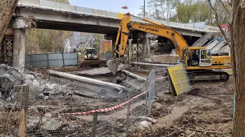 Nowy wiadukt na Marywilskiej trzy miesiące po rozbiórce starego. Miasto zachęca do korzystania z kolei   