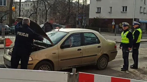 Nie zatrzymał się do kontroli. Policjanci ruszyli za nim w pościg