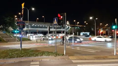 Nietrzeźwa wysiadła z auta na środku jezdni. Czy sąd uzna winę kierowcy, który ją zabił?