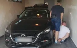 Policjanci odzyskali skradzioną mazdę i części do toyoty