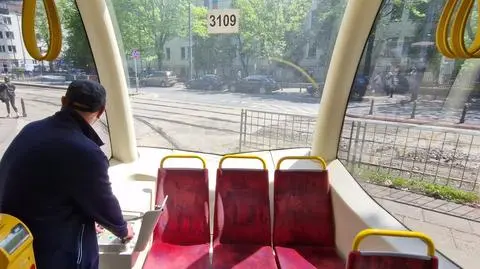 W związku z budową torowiska tramwaje po pętli Kielecka jeżdżą tyłem