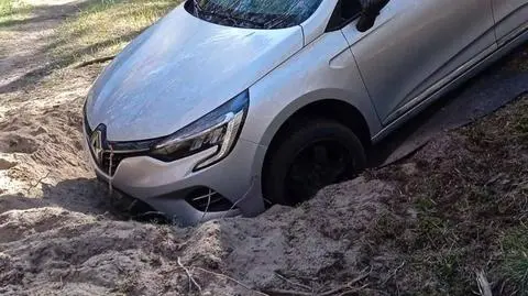 Auto ugrzęzło w piasku