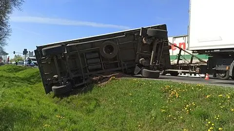Tir wywrócił się na DK 7. Apel policji do kierowców