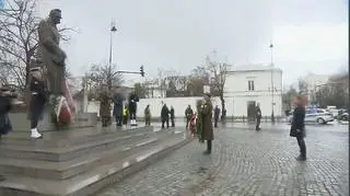 Prezydent złożył już kwiaty przed pomnikiem Piłsudskiego