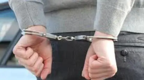 Ścigany listami gończymi ukrył się w lokalu obserwowanym przez policję