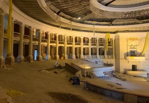 Azbest opóźnia remont Sali Kongresowej. Kiedy koniec?