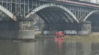 Na Wiśle prowadzone są poszukiwania osoby, która miała zniknąć pod wodą 