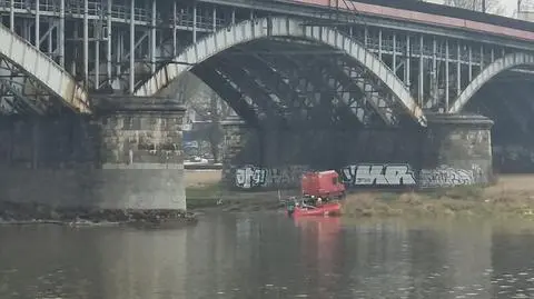 Na Wiśle prowadzone są poszukiwania osoby, która miała zniknąć pod wodą 