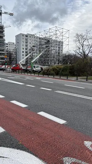 Z Muranowa znika reklama gigant