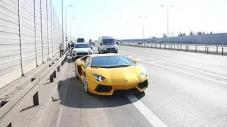 Wezwane przez uczestniczkę kolizji do pomocy lamborghini