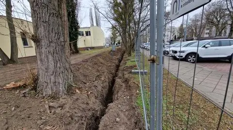 Budowa ogrodzenia przy Wojskowym Instytucie Medycyny Lotniczej