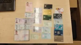 Przedmioty i samochody zabezpieczone przez policjantów