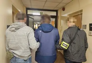 Stanął w obronie przechodniów. Został pobity, stracił wzrok w jednym oku