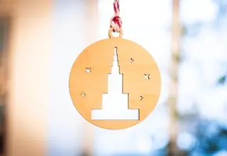 18 tysięcy darmowych ozdób zawiśnie na słupach w stolicy