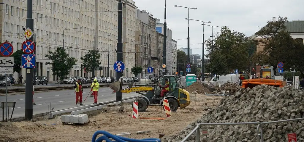 Rusza przebudowa skrzyżowania przy wolskim ratuszu. Tydzień bez tramwajów