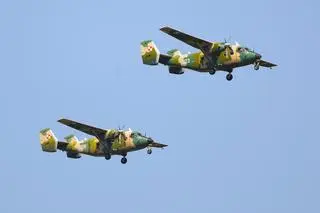 Samoloty i helikoptery nad Wisłostradą 