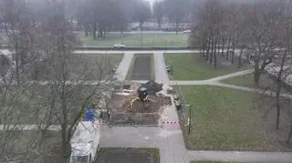 Prace archeologiczne na placu Żelaznej Bramy