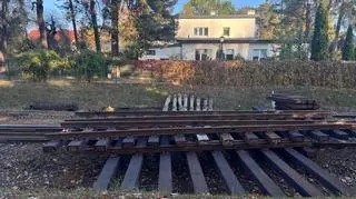 Prace przy wymianie torów WKD w Komorowie w październiku 2025 r.