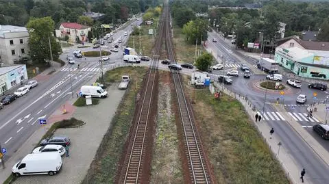 Przebudują linię kolejową, zlikwidują popularne parkingi