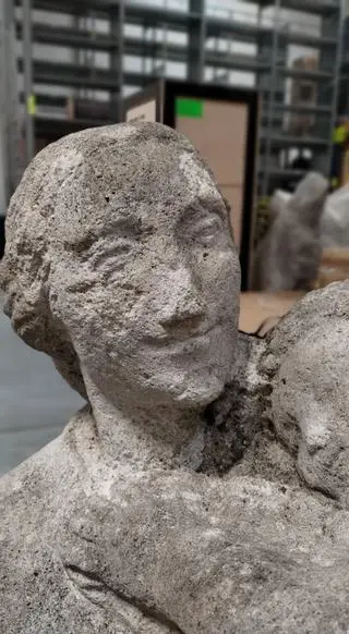 Rzeźba "Macierzyństwo" w magazynie MSN