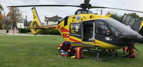 Atak przed lokalnym sklepem. Pchnęła nożem własną matkę