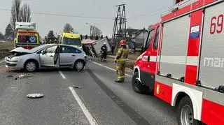 Zderzenie trzech aut i ciężarówki 