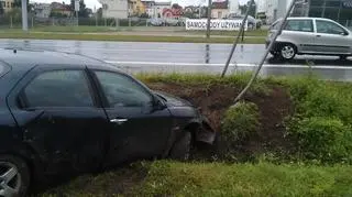 Alfa romeo wylądowała w rowie