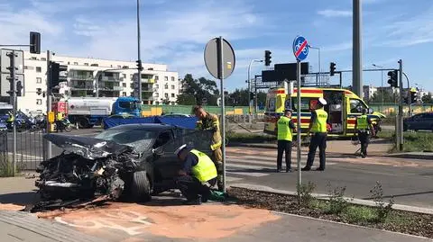 Zderzenie z karetką. Jedna osoba nie żyje, troje poszkodowanych