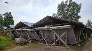 Rozebrane elementy pawilonu Emilia