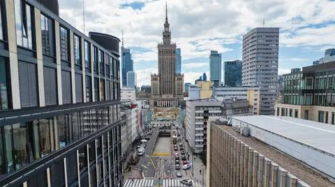 "Drzewa, mnóstwo klombów, fontanny". Umowa na przebudowę ulic Złotej i Zgoda podpisana 