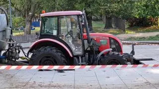 Traktor wjechał w fontannę