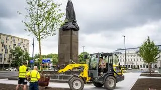 Sadzenie drzew na placu Bankowym