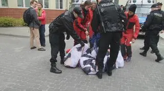 Greenpeace w rękach policji