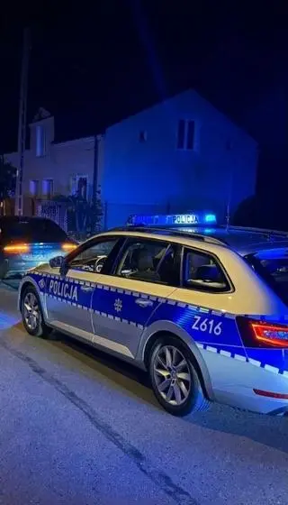 Policjanci zatrzymali do kontroli kierowcę audi