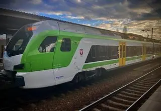 Awaria trakcji pod Warszawą. Pociągi były opóźnione ponad 100 minut
