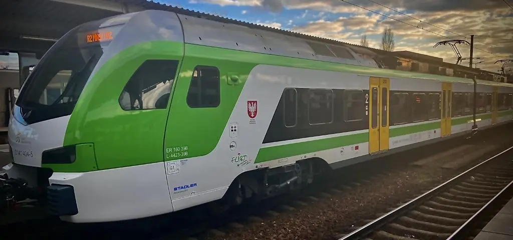Awaria trakcji pod Warszawą. Pociągi opóźnione ponad 100 minut